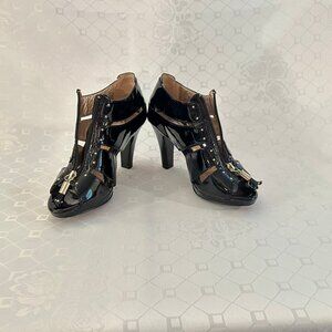 Sofft black patent leather gladiator zipper heels, size 6.5 M